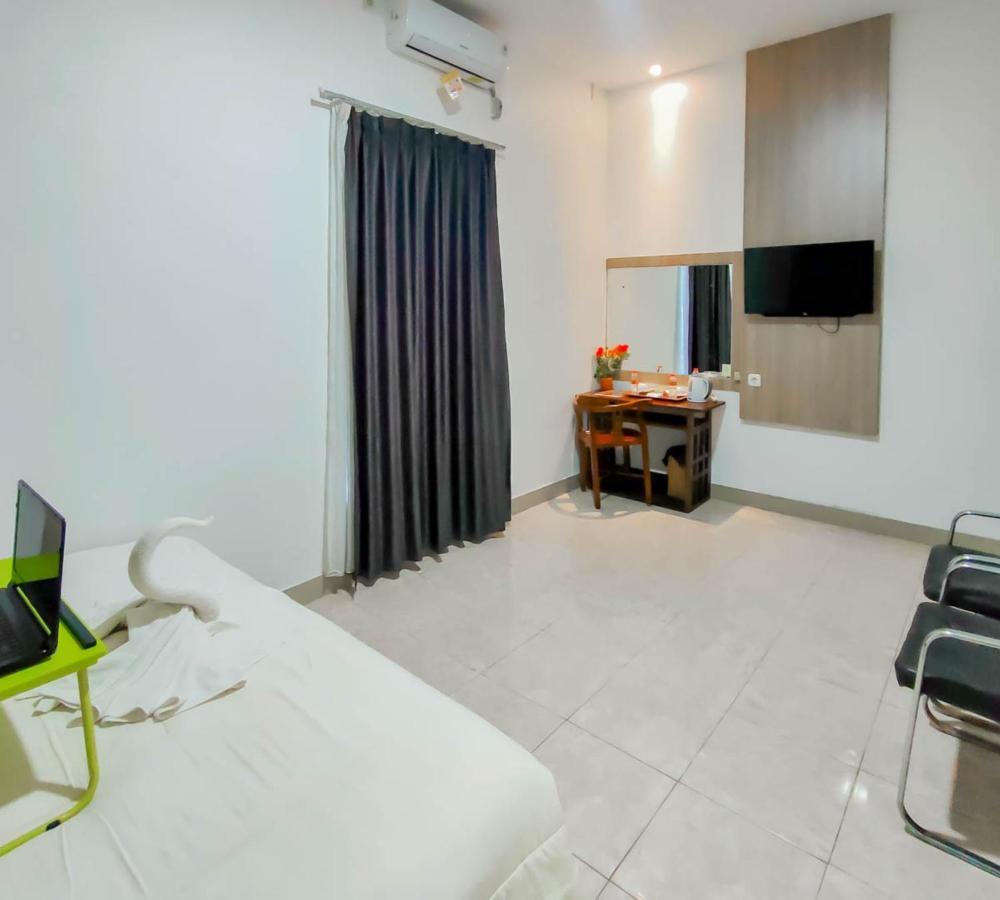 Urbanview Hotel Bagoes Sintang By Reddoorz Eksteriør billede