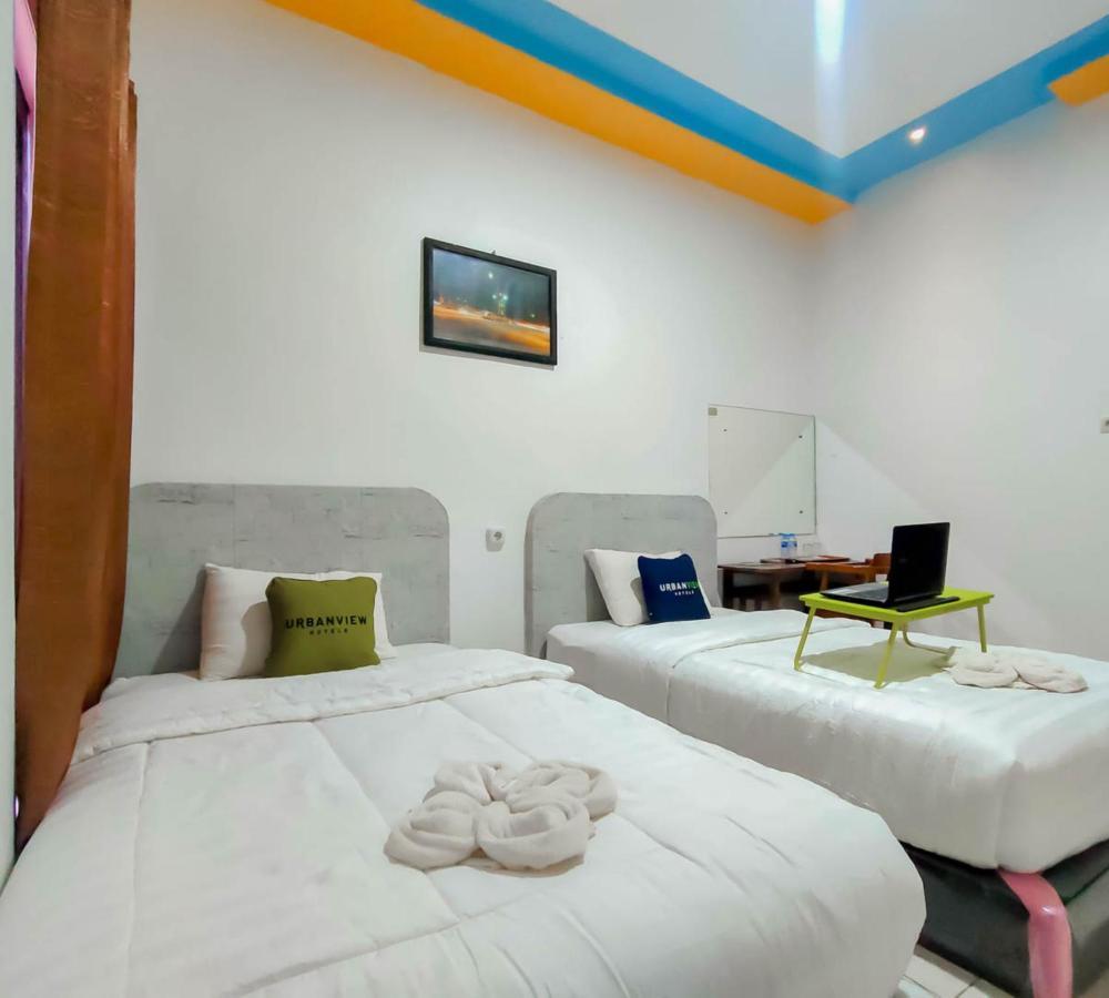 Urbanview Hotel Bagoes Sintang By Reddoorz Eksteriør billede