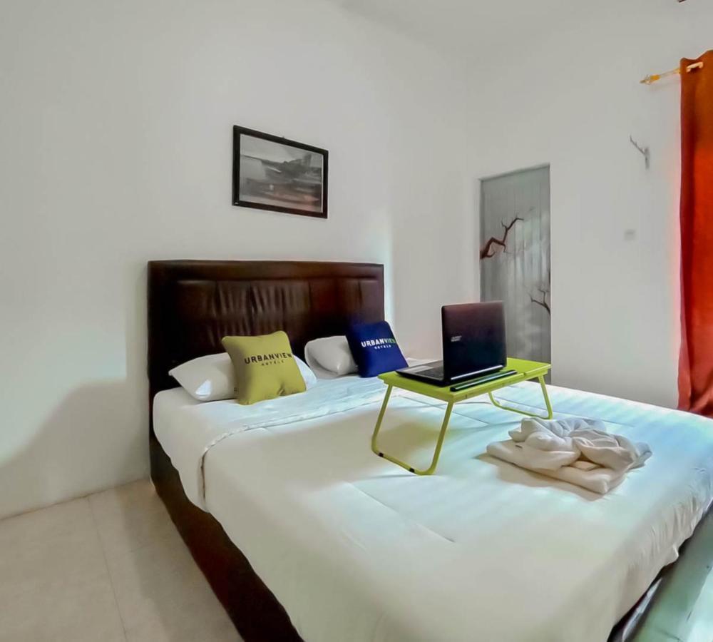Urbanview Hotel Bagoes Sintang By Reddoorz Eksteriør billede